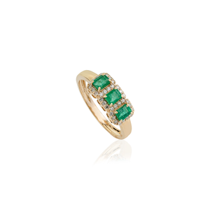 แหวนสามเม็ดประดับมรกตและเพชรทรงรัศมี ทำจากทองคำแท้ 14K สีเหลือง งานแฮนด์เมด คอลเลคชั่นเครื่องประดับ - Product Image 3