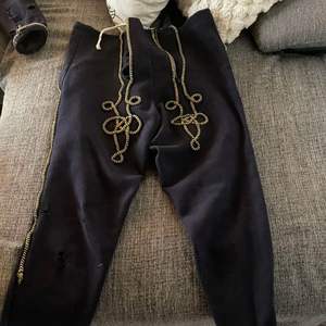 Chaqueta de uniforme de husar húngaro, comúnmente producida por fabricantes como Shako Hat With Belts cords Hussar Jackets - Product Image 2