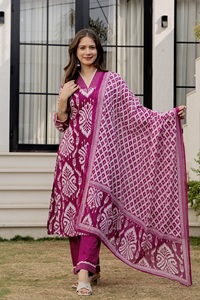 Indian Ethnic Wear <b>Women</b> Pink <b>Kurta</b> Pant Dupatta Set | Soft Cotton Printed Designer Suit - Product Image 4