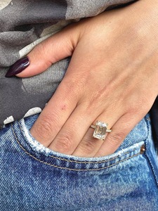 Anillo de Compromiso de Cristal con Corte Esmeralda para Mujer, ZAYRO EXPORT ZR-221, Certificado IGI, Oro Sólido de 18K, Engaste de Puntas, Estilo Floral - Product Image 5