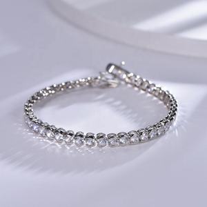 Bracelet tennis en or blanc massif plaqué, diamants de laboratoire taille ronde, style classique, bijou cadeau - Product Image 1