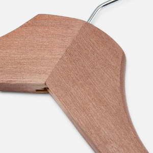 Percha de madera hecha a mano para adultos, para tu armario, hecha de madera de mango, hecha en India. - Product Image 4