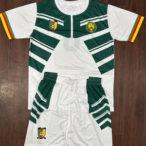 Vêtements de football au design unique et durables, uniformes de football personnalisés |   Ensemble de tenue d'entraînement de football sublimé, maillot et short de football - Product Image 1