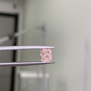 Diamants roses fantaisie cultivés en laboratoire CVD, taille Radiant, 1,45 ct/1,5 ct, pureté VVS, certifiés IGI, en vrac, pour la joaillerie - Vente en gros - Product Image 1