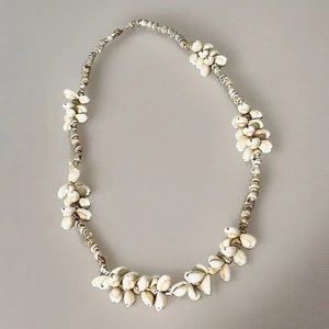 Collier en coquillages de cauris, fait main, coquillages naturels, inspiration nature, accessoire d'été - Product Image 2