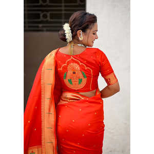 Sari en soie Paithani tissé avec des fils d'or orange, robe de soirée élégante - Product Image 3