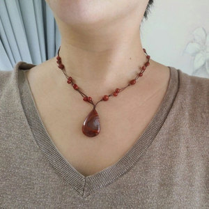 Collier artisanal plaqué or avec pendentif papillon en agate cornaline naturelle, cordon marron, bijoux bohèmes, cadeau unisexe - Product Image 3