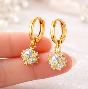 Pendientes de Diamantes de Corte Brillante Cultivados en Laboratorio, Chapados en Oro y Plata, Certificados por ZAWO HOUSE, VVS1, Únicos y Modernos - Product Image 5