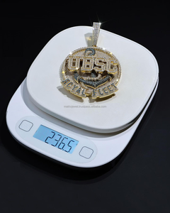 Pendentif en forme de médaille au design personnalisé en argent avec diamant Moissanite VVS Pendentif rond étincelant en plaque solide avec logo et nom - Product Image 3