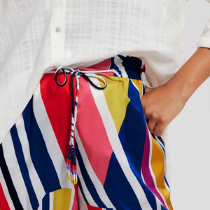 Shorts de bain personnalisés pour femmes, recyclés, imperméables, respirants, pour la plage, le surf et le streetwear, coupe ajustée - Product Image 5
