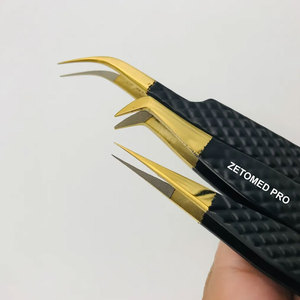 Pince à épiler en acier inoxydable à pointe en fibre pour une préhension parfaite, noire et dorée, pour extensions de cils, avec pointes pointues et volume - Product Image 2