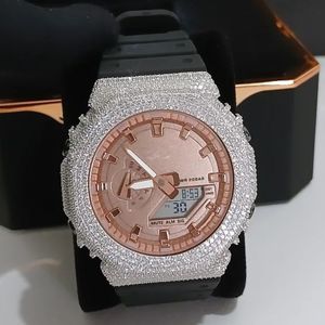 Montre Hip Hop Styles KIJKI564 en Acier Inoxydable Édition Limitée avec Lunette et Boîtier Sertis de Diamants Moissanite VVS, Affichage Numérique, Nouvelle Tendance - Product Image 1