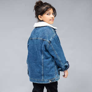Veste en jean à col en fourrure pour enfants, style vintage déchiré, à manches longues, classique, pour l'hiver, pour garçons et filles - Product Image 2