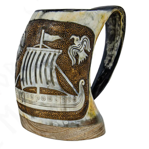 Mug viking authentique en corne de bœuf, fait main, personnalisé et gravé, mug à bière rustique médiéval en corne, cadeau pour homme - Product Image 1