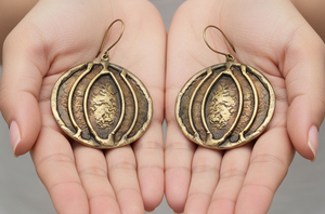 ต่างหูทรงหยดน้ำลายวงกลมลายเมลอนทำมือ ดีไซน์ทันสมัย วัสดุทองเหลืองเคลือบผิวแบบโบราณ ปราศจากสารตะกั่ว เครื่องประดับแฮนด์เมดสำหรับผู้หญิงใส่ไปงานปาร์ตี้ - Product Image 4