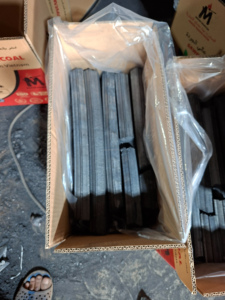 Charbon de bois de sciure de bois premium en bûches longues, avec un taux d'ash de jusqu'à 6 % et une valeur calorifique inférieure à 7500 Kcal/kg, idéal pour les grands barbecues. - Product Image 2