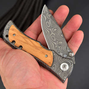 Cuchillo de Bolsillo de Acero de Damasco de Alta Calidad, con Mango de Plástico, Personalizable OEM, para Campismo, Caza Táctica y Actividades al Aire Libre - Product Image 1