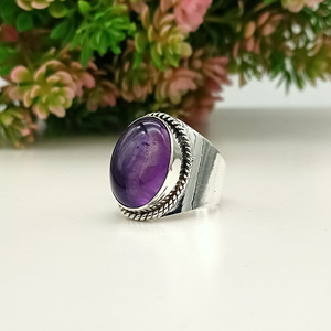 แหวนแต่งงานผู้หญิงสไตล์โบฮีเมียนฮิปปี้ เงินแท้ 925 ประดับพลอยอเมทิสต์สีม่วงธรรมชาติ รูปไข่ ตัวเรือนแบบฝังขอบ ประดับพลอยเม็ดใหญ่ ดีไซน์หรูหรา - Product Image 2