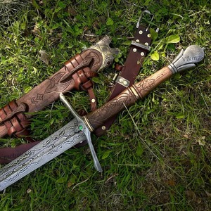 Épée de haute qualité en acier Damas avec garde et pommeau en bois, fourreau en cuir – Cadeau pour un ami - Product Image 4