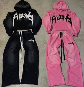 Survêtement en molleton de coton épais, esthétique personnalisée, pour hommes et femmes, avec sweat à capuche court à motif graphique en strass sur le devant, ourlet brut et pantalon large style streetwear - Product Image 1