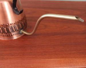 Regadera de cobre con boquilla larga, adecuada para el cuidado preciso de plantas de interior y macetas pequeñas, venta al por mayor desde India. - Product Image 2