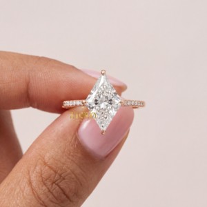 Bague de Fiançailles Romantique en Diamant de Laboratoire Taille Losange, Sertissage à Griffes en Forme de Boussole, Or Massif 14K 18K, Cadeau d'Anniversaire de Mariage - Product Image 1