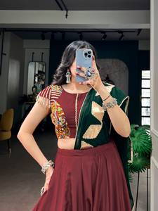Ensemble Lehenga traditionnel indien pour mariage, patchwork Gota, avec blouse et dupatta, en mousseline bordeaux et verte, longueur ras du sol, protection solaire - Product Image 1
