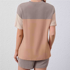 Ensemble de shorts tricotés à blocs de couleur, col rond, manches courtes, coupe ample, décontracté, pour le printemps et l'été - Product Image 2
