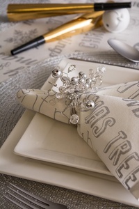 Beaded <b>Wreath</b> Napkin <b>Ring</b> Holder Decorative Metal Napkin Buckle for Dining Table Wedding Hotel Banquet Bulk Supply - Product Image 4