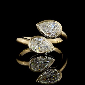 Anillo de Moissanita Personalizado de 1 Quilate con Forma de Pera, Certificado IGI, Anillo de Dos Piedras 'You and Me', Chapado en Oro de 14K, Joyería Fina - Product Image 1