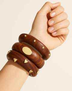 Elegante Juego de Pulseras de Madera Hechas a Mano con Brazaletes Artísticos Tallados a Mano y Decoración de Latón, Exportaciones Premium de Craft Emporium - Product Image 1