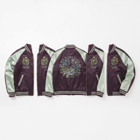 Blouson Bomber en Satin Personnalisé pour Fournisseur en Gros, Vert Forêt Beige, Broderie Sanglier, Veste de Baseball Sukajan, Vêtement d'extérieur