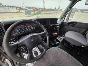 Camión Tractor Diésel de Servicio Pesado 6x4 con Cabina Dormitorio para Transporte de Carga en Carretera a Larga Distancia - Product Image 3