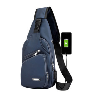 Sac bandoulière tendance pour l'extérieur avec coutures durables et finition soignée - Product Image 1