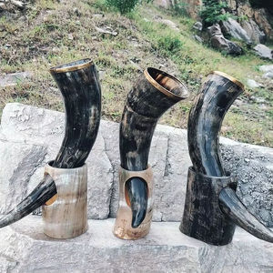 Cuerno Vikingo Festivo Hecho a Mano con Técnica Pulida para Beber Mead y Cerveza, Navidad, por PERFECT ENTERPRISES - Product Image 1