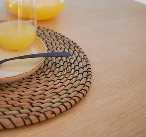 Ensemble de table à manger rectangulaire moderne en teck massif Per Se avec base à pieds croisés noirs et chaises rembourrées contemporaines - Product Image 4