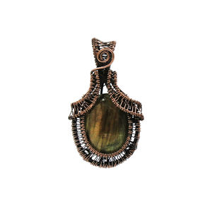 Pendentif ovale en labradorite pour femme, enroulé de fil, plaqué or 18 carats, avec chaîne en cuivre torsadée, vente en gros |   Anniversaire Bohème Fait Main - Product Image 1