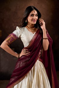 Lehenga Choli de Diseños Tradicionales Indios de Alta Calidad para Mujer con Tejido Zari y Bordado de Encaje a Bajo Precio - Product Image 4