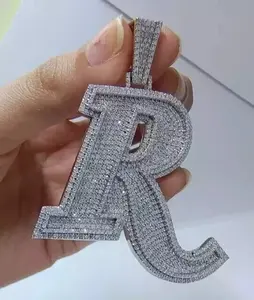 Colgante de Letra Personalizado con Moissanita Real de Corte Redondo de 2.80Ct, Chapado en Oro Blanco de 14K - Product Image 6