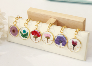 Women's FLORAL DESIGN FD-127 Handcrafted High Quality Traditional Design Floral Keychain Real Dried <b>Flowers</b> <b>Sweet</b> Rose Full Star - Product Image 6