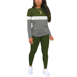 Ensemble de survêtement deux pièces pour femmes, uni, brodé, avec boutons |   Ensemble sweat-shirt court et pantalon imprimé |   100% coton molletonné - Product Image 5