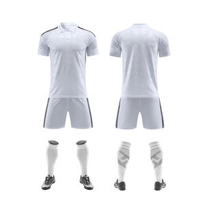 Tenues de football personnalisées haut de gamme avec impressions par transfert thermique, uniformes à manches courtes durables et à séchage rapide - Product Image 2
