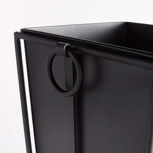 Macetero gris metalizado de alta resistencia, macetero cuadrado negro de metal con soporte, contenedor decorativo para jardín exterior. - Product Image 4