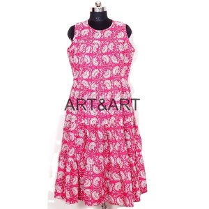 Nouveautés Mini robe Maxi pour femmes blanc rose fleuri en coton avec décolleté genou et manches longues écologique pour les femmes - Product Image 1