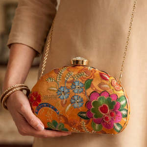 Bolso de Mano de Diseño con Bordado Étnico Floral Naranja Premium para Mujer, Ideal para Bodas y Ocasiones Especiales - Product Image 2