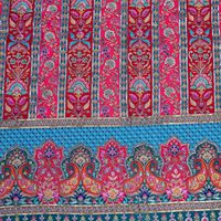 Tissu Crêpe Rouge Cramoisi 54 Pouces Léger avec Broderie Florale Paisley à Paillettes Turquoise et Bordure Daman pour Kurti Anarkali de Créateur