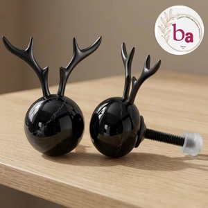 Poignée de meuble en laiton Ba Resin en forme de lapin, noire, design contemporain, durable, installation facile - Product Image 1