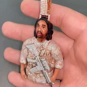 CONCEPTION Colgante de Moissanita con Incrustaciones a Mano, Diseño de Rostro de Guerrero Intenso 'Ice Out', Colgante con Inicial de Fábrica, Joyería 'Iced Out' - Product Image 1