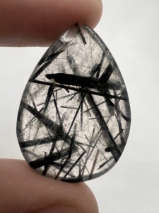Cabochon de quartz rutile noir naturel en forme de goutte, pierre précieuse lâche avec jeu de couleurs, certifié par un tiers pour la fabrication de bijoux, au gramme - Product Image 3