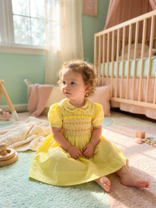 Vestido de bebé bordado personalizable 100% algodón amarillo liso con falda completa y lazos, vestido smock perfecto para niñas - Product Image 6